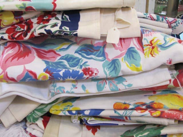 Comment to Win: Tablecloths and Apron Patterns